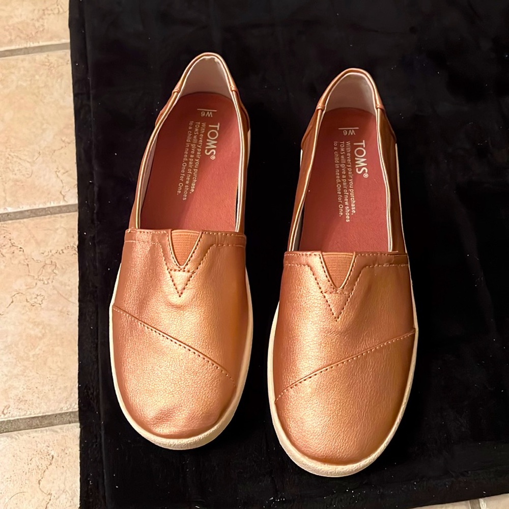 Toms rose gold